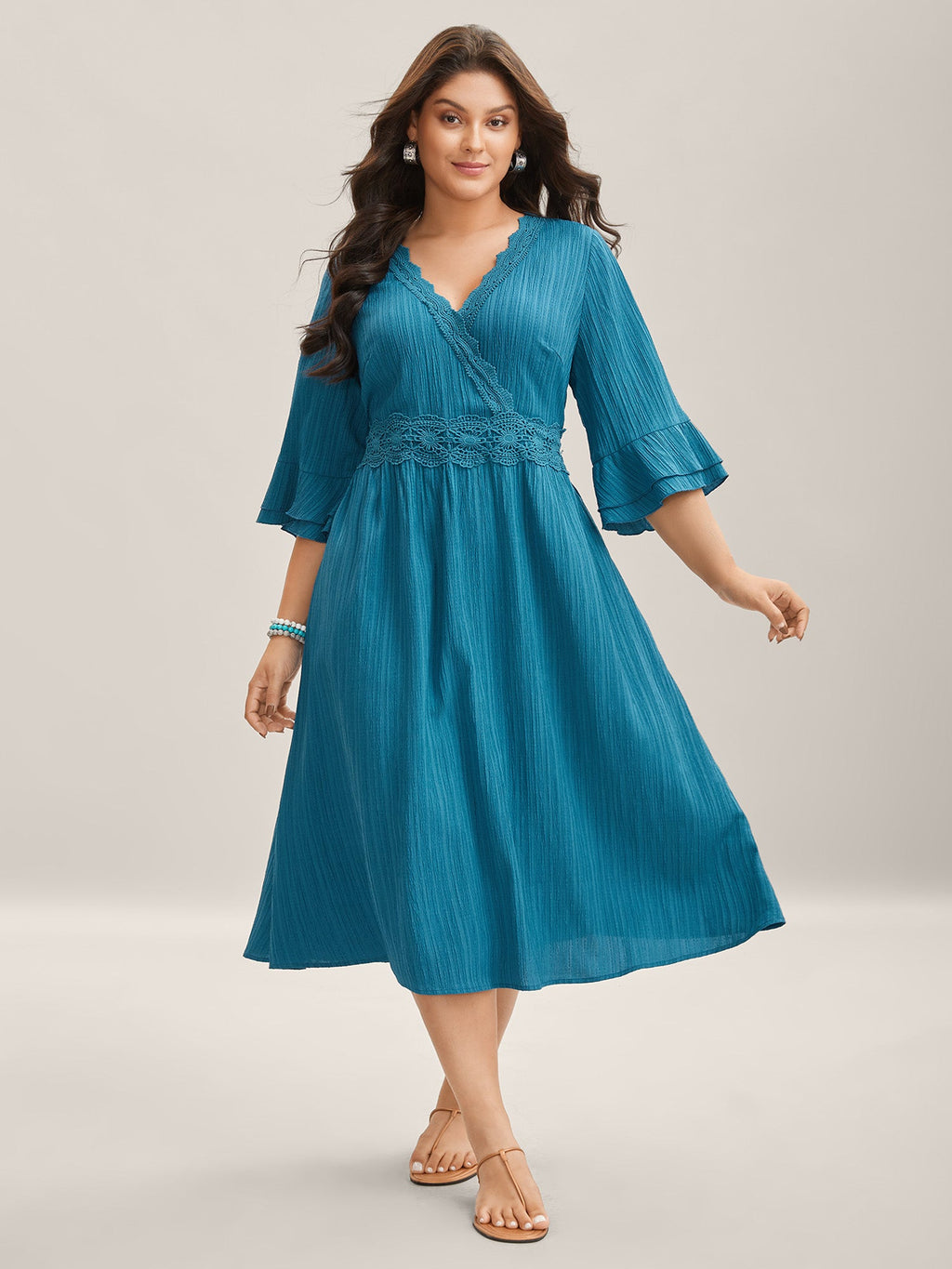 (15pcs Minimum Wholesale)Scalloped Lace Surplice Ruffled Midi Dress