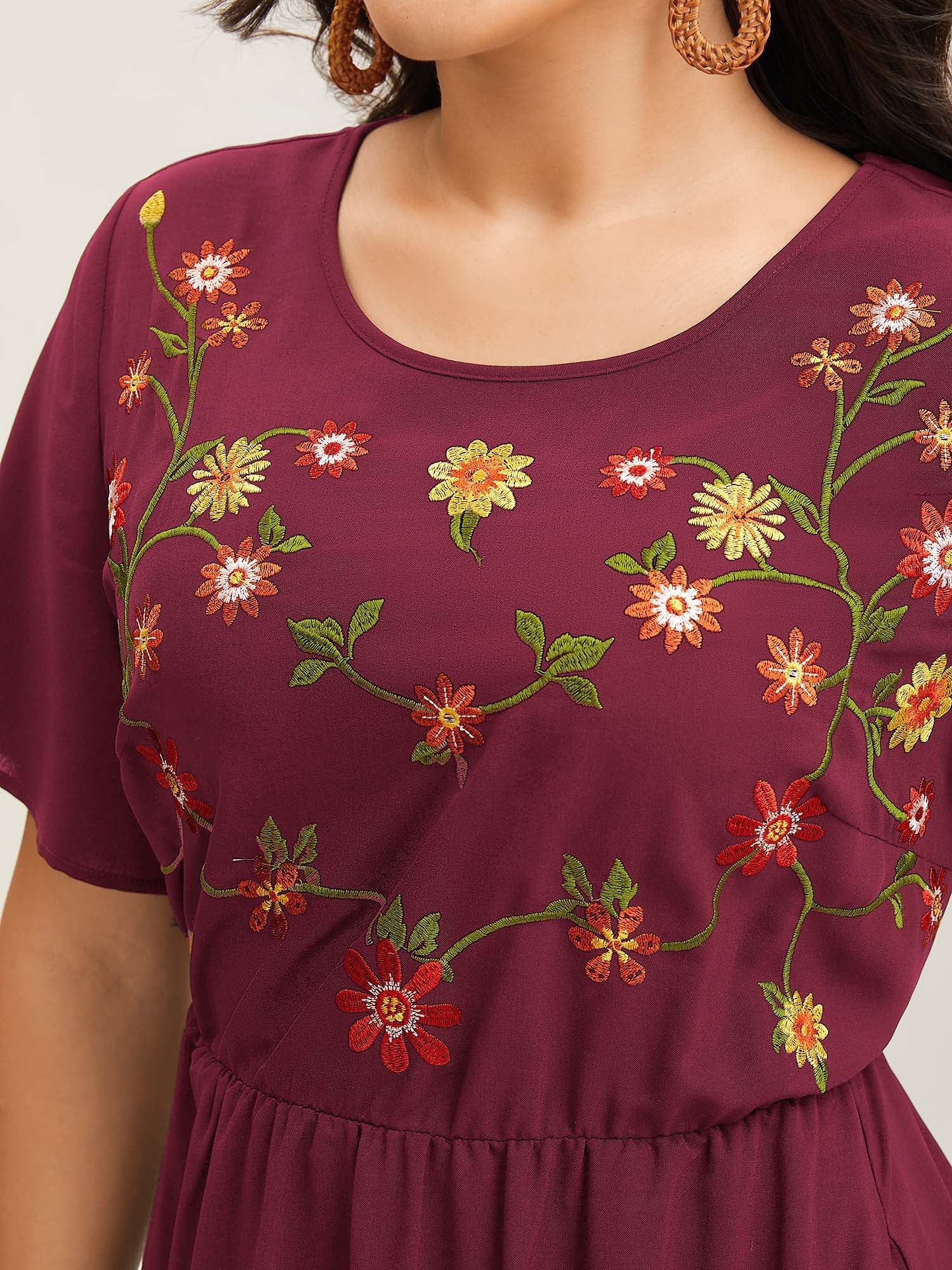 (26pcs Minimum Wholesale)Floral Embroidered Waist-Cinched Midi Dress