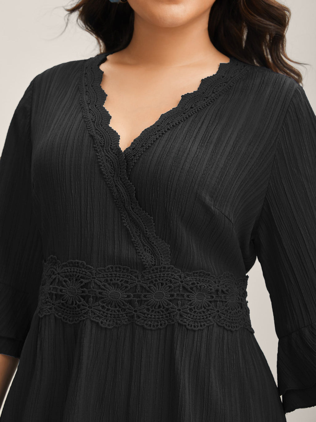 (15pcs Minimum Wholesale)Scalloped Lace Surplice Ruffled Midi Dress