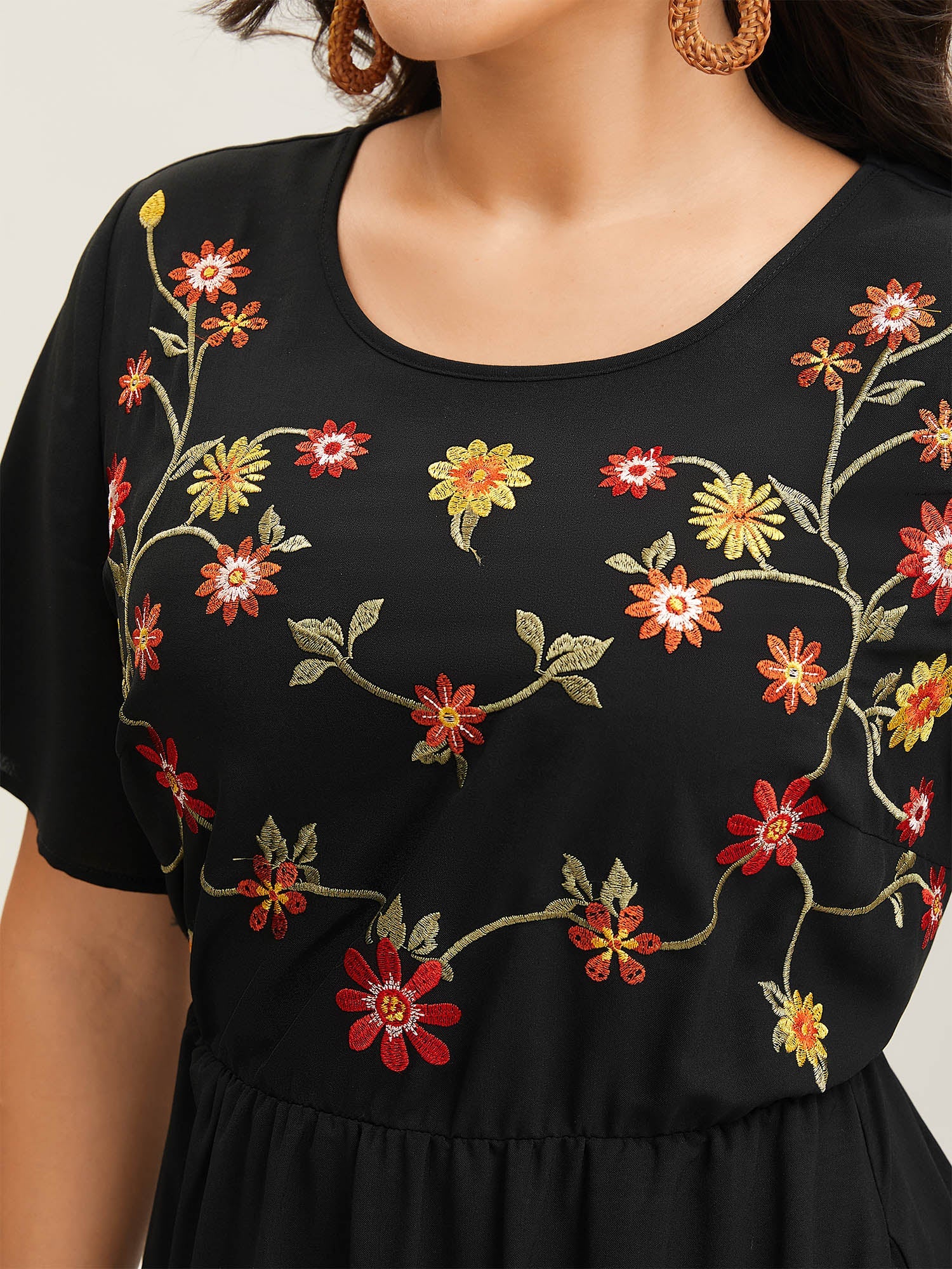 (26pcs Minimum Wholesale)Floral Embroidered Waist-Cinched Midi Dress