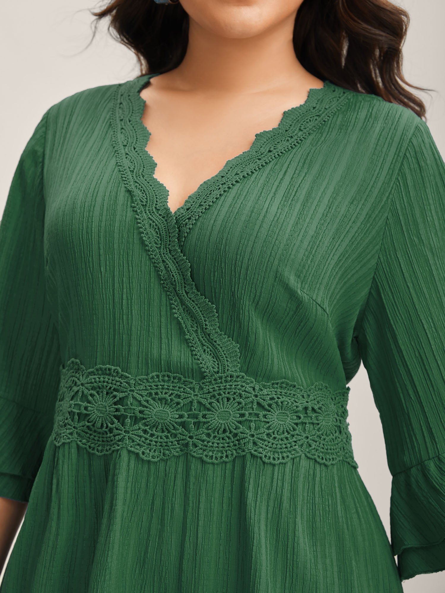 (15pcs Minimum Wholesale)Scalloped Lace Surplice Ruffled Midi Dress