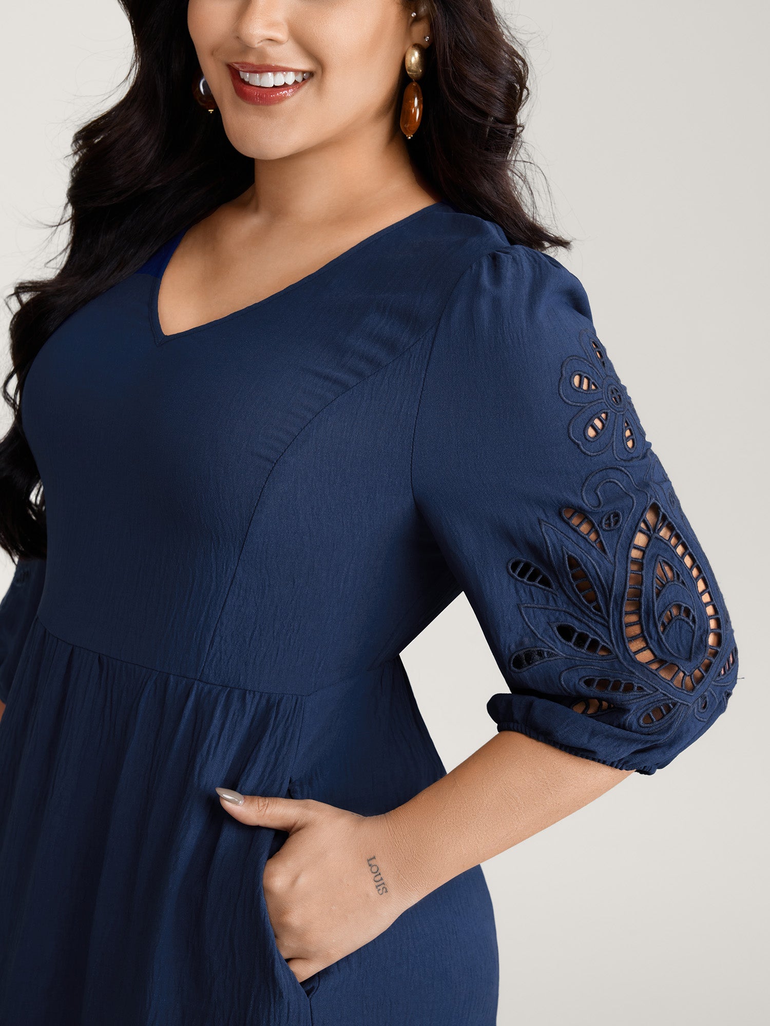 (18pcs Minimum Wholesale)Floral Cut-Out Embroidery Tiered Maxi Dress