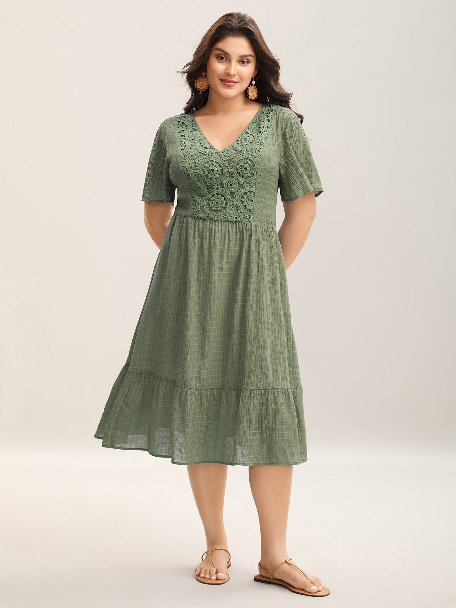 (20pcs Minimum Wholesale)Lace Textured Pockets Tiered Midi Dress