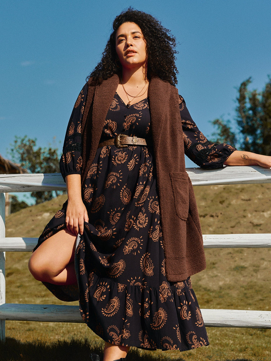 (16pcs Minimum Wholesale)Paisley Print Lace Trim Tiered Maxi Dress